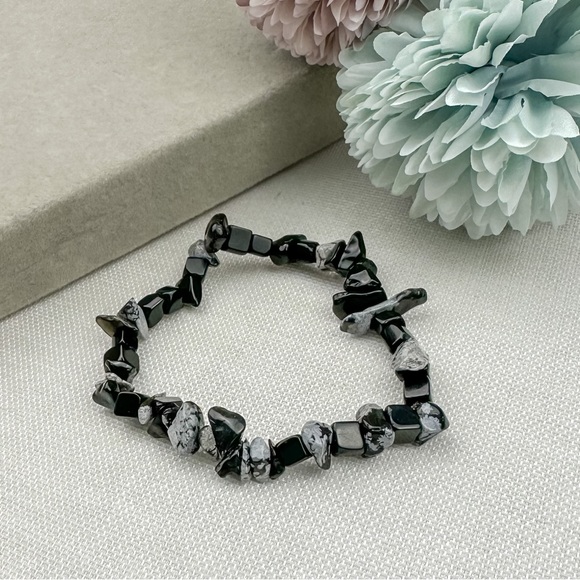 Snowflake obsidian crystal chip bracelet - Picture 6 of 6